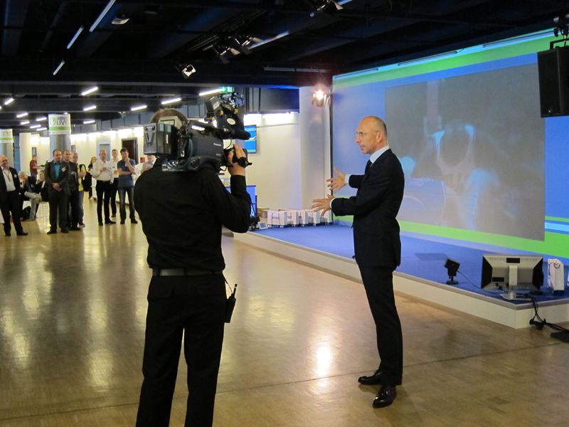 Motivationstrainer Jörg Löhr plauderte aus seinem Nähkästchen. (Bild: IT-BUSINESS)