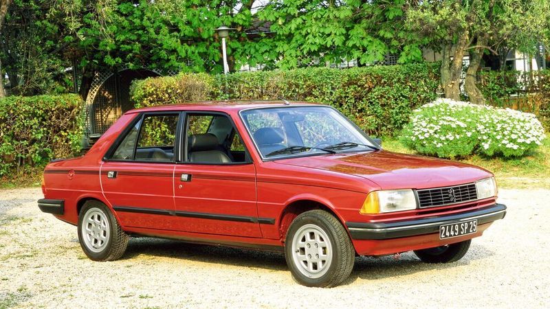 Der 305 war ein großer Erfolg für Peugeot. Populäre Antriebsquelle war ein Dieselmotor.  Während es anfangs noch ein solcher mit 1,5 Liter Hubraum war, kam später der über viele Jahre gebaute Saugdieselmotor mit 1,9 Litern Hubraum und 65 PS (48 kW) zum Einsatz. (Peugeot)