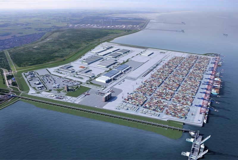 Lockt Schiffe und Messemacher: Der JadeWesserPort geht in 164 an den Start. Im September wollen die Messermacher der Cemat vor Ort ein Hafenforum ausrichten.  (Bild: JadeWeserPort)