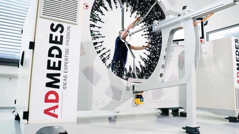 Die neue Rundflechtmaschine soll die Stentproduktion auf ein neues Niveau heben – schneller, flexibler und präziser durch B&R-Automationstechnologie.  (Bild: B&R )