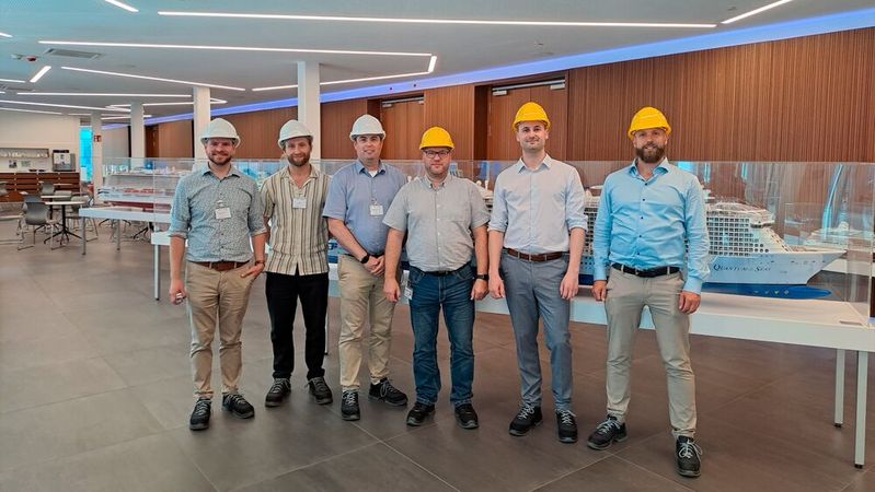 Im Projekt H2MASS wird ein integriertes Wasserstoffenergiesystem für große Passagierschiffe entwickelt - hier das Projektteam beim Kick-off-Treffen. (Bild:  Meyer Werft)