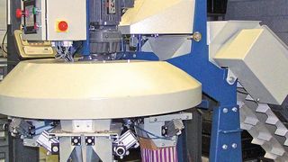 Verschiedene Verarbeitungsanforderungen, die sich verändernde Qualität der Rohprodukte oder spezielle Mischverhältnisse – das Verarbeiten z.B. von Lebensmitteln birgt einige Herausforderungen. (Bild: Penko)