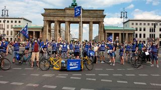 Unterschriftensammler vom Bündnis Berlin Autofrei.  (Bild: Initiative Volksentscheid Berlin autofrei / CC BY-SA 4.0)
