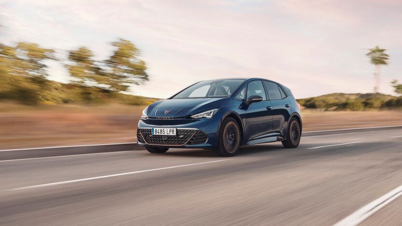 Seit Anfang September sind die ersten Born-Modelle bestellbar. Den Start macht die 150 kW/204 PS starke Version mit einer Akkukapazität von 58 kWh. (Bild: Seat)