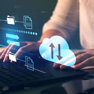 Windows Backup for Organizations sichert Einstellungen und Store-Apps Cloud-basiert und bietet die Wiederherstellung bereits im OOBE an. Es ersetzt jedoch kein klassisches Backup. (Bild: © Miha Creative - stock.adobe.com)
