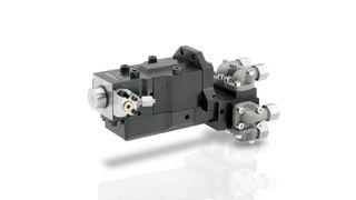 Der neu entwickelte Linearmischkopf MK 5-2+1K von Krauss-Maffei ermöglicht laut Hersteller den besonders schnellen und effizienten Farbwechsel beim Colorform-Verfahren, bei dem ein thermoplastischer Grundkörper mit Polyurethan (PUR) oder Polyurea (PUA) als Oberflächenmaterial überflutet wird. Er gehört zu einem Trio neuer Mischköpfe für die Polyurethanverarbeitung und wurde auf der Fakuma 2017 vorgestellt. (Krauss-Maffei)