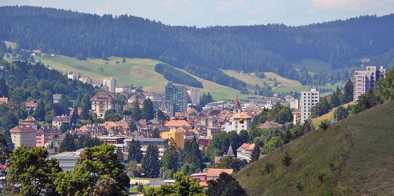 Blick auf Le Locle, Neuchâtel. (Wikipedia CC-BY-SA 4.0 / Andreas Faessler)