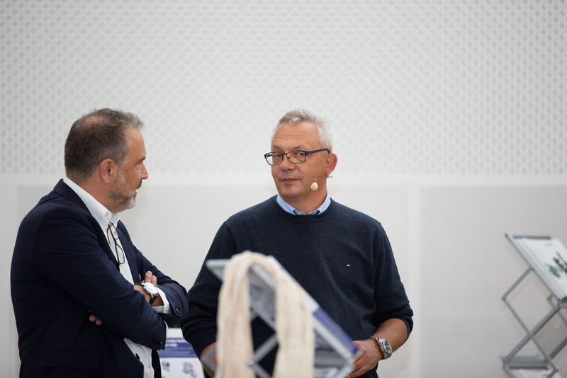 Moderator Stefan Leuchtenberger im Gespräch mit Jens Waschniewski von Lidering (Bild: Oxana Gruber Photography)