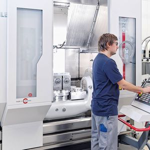 Die komplette Ansteuerung der Spannmittel wurde von Hermle in die Maschinensteuerung integriert.