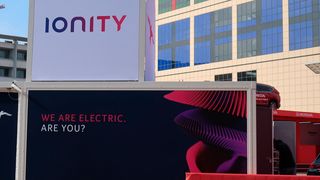 Ionity ist auf der IAA auf dem Außengelände groß vertreten. (Grimm/»kfz-betrieb«)