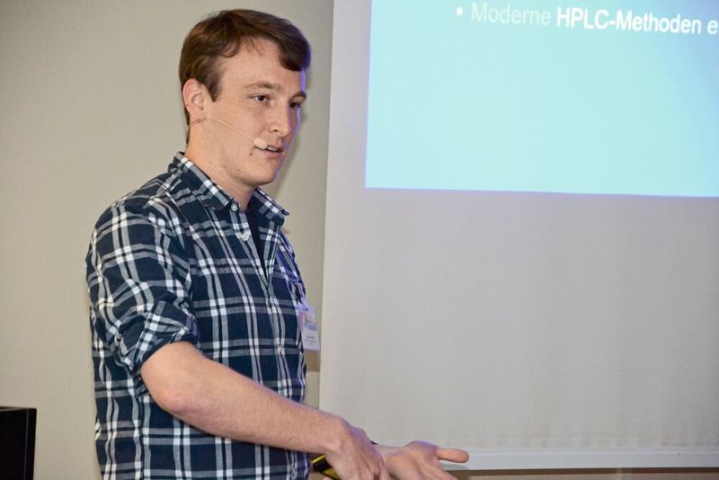 Lukas Schlatt, Doktorand an der Universität Münster, zeigte in seinem Vortrag verschiedene Quantifizierungsstrategien mithilfe der LC-MS- und LPC-ICP-MS-Kopplung auf. (LABORPRAXIS/Ottleben)