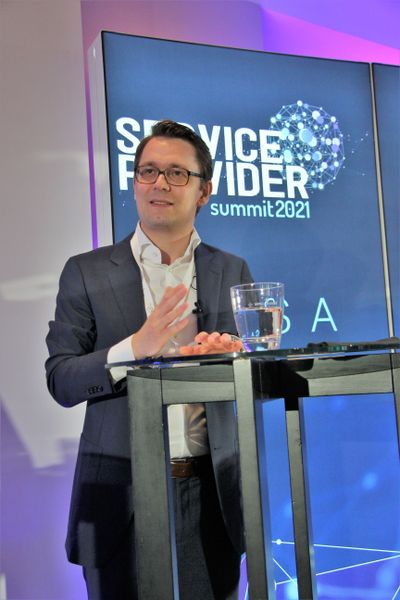 Auch in diesem Jahr führte Daniel Hagemeier (dogado) wieder bravourös die Panelists durch die Diskussion. (Vogel IT-Medien GmbH)