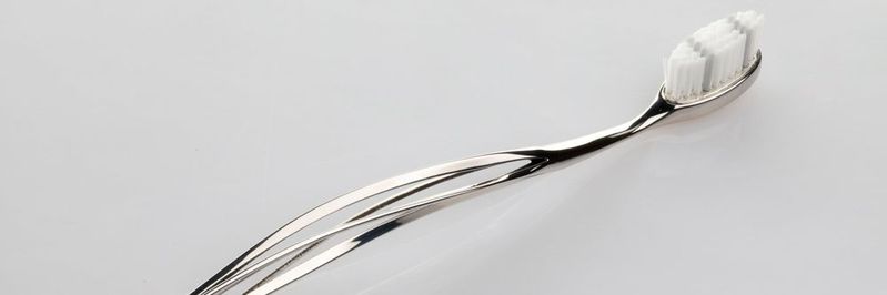 Damit wird Zähneputzen zum exklusiven Erlebnis: Design-Variante 2 der MIO-Luxus-Zahnbürste(Bild:  Zare)