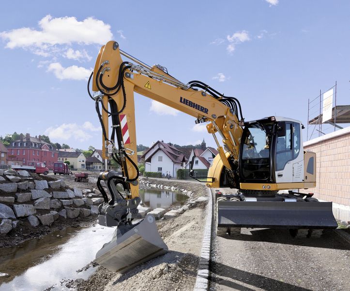 Kompaktes Energiepaket: Die Liebherr-Compact-Mobilbagger werden oftmals auf engen städtischen Baustellen eingesetzt. (Bild: Eaton/Liebherr)