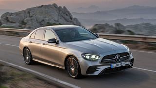 Betroffen sind Exemplare der Baureihen 213 (Bild), 257 und 290, die zwischen Juli 2021 und April 2023 gefertigt wurden. (Bild: Mercedes-Benz)