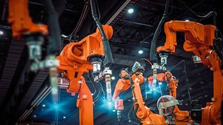 Die Studie der Unternehmensberatung Staufen zeigt: Nur wenige Unternehmen setzen Smart Factory bisher betriebsübergreifend um. (©Pugun & Photo Studio - stock.adobe.com)