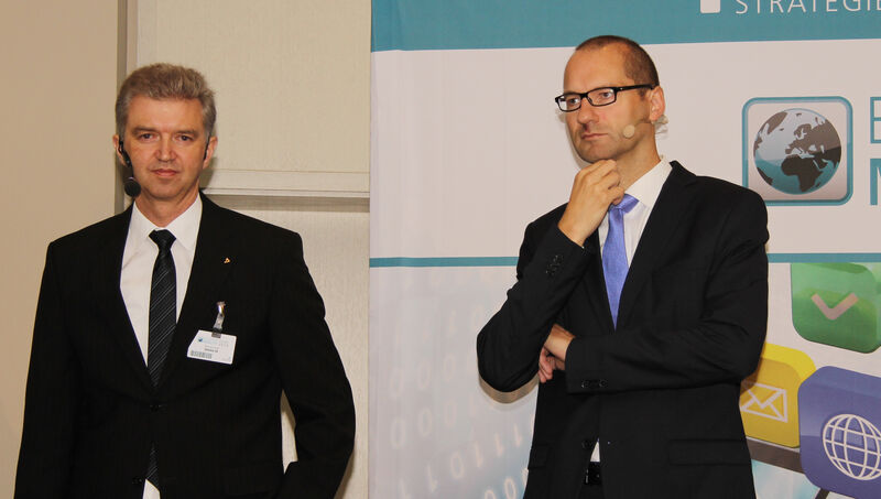 Zu zweit auf der Bühne standen Michael Vogt (DEKRA) und Dr. Markus Schütten (MHP) und berichteten von ihrer Zusammenarbeit an der »DEKRA Enterprise Professional Mobility«. ()