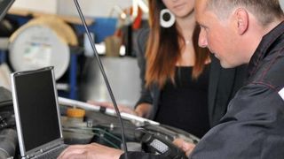 Automobil_Elektronik_01_Fotolia_32937760_joern_buchheim_Fotolia_com_AP_0_600x600 ()