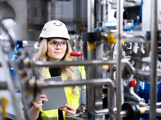 In vielen technischen Funktionen liegt der Frauenanteil weiterhin bei etwa 20 Prozent.(Bild:  Spiegltec)