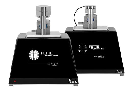 Mit der F Lab 10 und F Lab 5 können Anwender Formulierungen vollautomatisch verdichten und untersuchen.(Bild:  Fette Compacting)