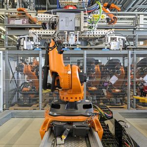 Bild 2:  Die DC-Testanlage im BMW Group Werk Dingolfing ist Teil des Projekts DC Indus­trie2, bei dem Lapp und BMW Mitglieder sind. (Bild:  Daniel Schvarcz/LAPP)