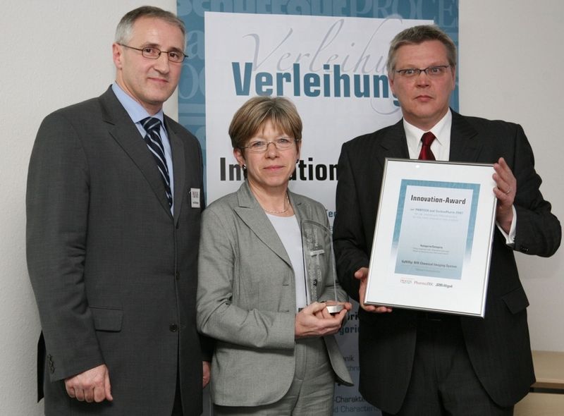 Preisträgerin in der Kategorie Materialanalyse und -charakterisierung: Renate Hessemann von Malvern Instruments. (mitte) (Archiv: Vogel Business Media)