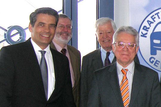 Großer Bahnhof zum Jahresstart: Thomas Müller, Vorsitzender der ADAC-Geschäftsführung, Thomas Burkhardt, ADAC-Vizepräsident für Technik, ZDK-Präsident Robert Rademacher und ZDK-Vorstandsmitglied Dr. Harry Brambach. (Archiv: Vogel Business Media)
