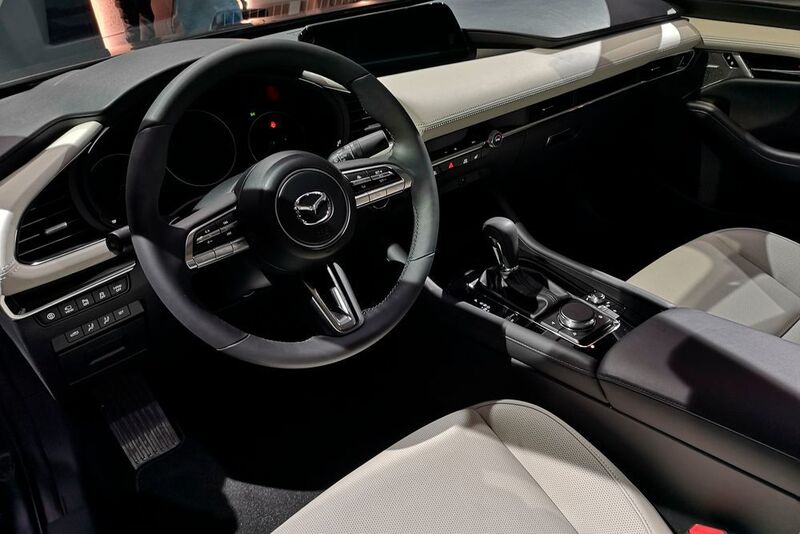 Der Blick in den neu präsentierten Mazda 3.  (Mazda)