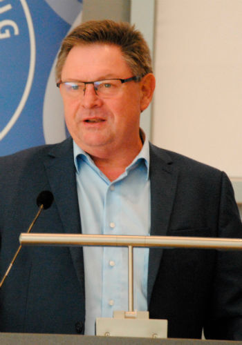 Gerhard Eck (Staatssekretär im Bayerischen Verkehrsministerium): „Wir im Freistaat Bayern wissen, was wir der Automobilbranche zu verdanken haben.“ (Baeuchle)