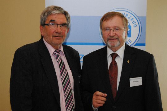 Vertrat die ostdeutschen Landesverbände: Hans-Peter Lange (Landesverband Berlin-Brandenburg; li.) und Günter Knoke (ZDK). (Foto: Baeuchle)