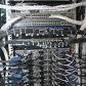 Rückseite des Infiniband-Switches von Mellanox.