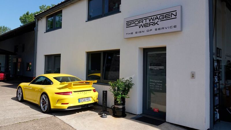 In einem unauffälligen Hinterhof in Neuss befindet sich (noch) das Sportwagenwerk, eine freie Werkstatt, die sich auf Porsche-Modelle spezialisiert hat. (Bild: Rosenow – VCG)