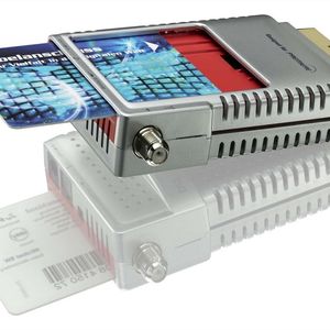 Technotrends ScartTV ist Premiere-zertifiziert und bietet Platz für eine Smartcard.