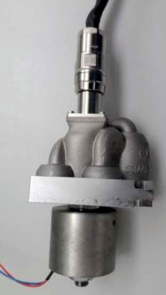 Magnetventil mit extern angebrachtem Magnet zum Ansteuern und einem elektrischen Stecker als Schnittstelle zwischen integrierten Sensoren und externer Auswerteeinheit. (inspire AG)