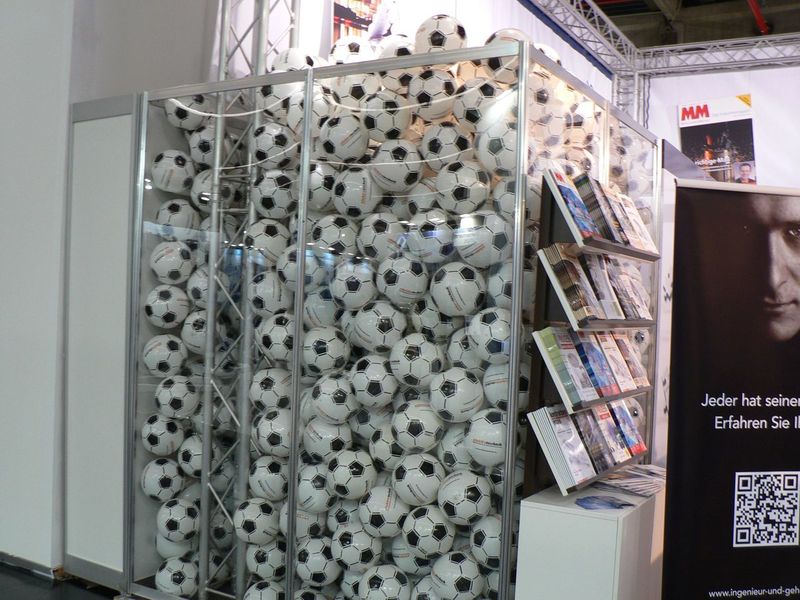 Das Bällebad ist vor dem Messebeginn fast zum Bärsten gefüllt. (Archiv: Vogel Business Media)