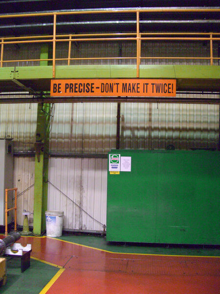 Das Mazak Slogan „Done in One“ hat viele Facetten, wie dieses Schild aus der Produktion in Worcester belegt. (Archiv: Vogel Business Media)