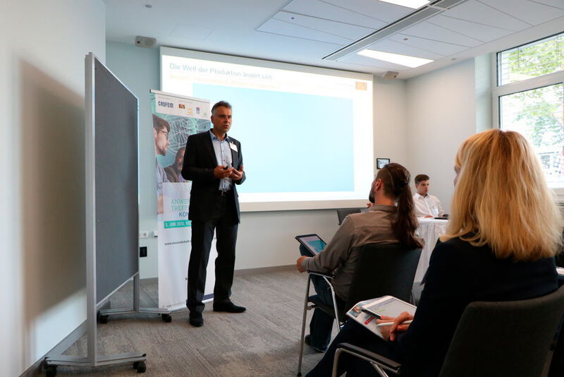 Um flexible Antriebstechnik für die Fertigung individueller Produkte ging es im Vortrag von Markus Sandhöfer von B&R. Das flexible Transportsystem Acopo Strak ermöglicht die wirtschaftliche Symbiose von Losgröße 1 und Massenfertigung. (K. Juschkat/konstruktionspraxis)