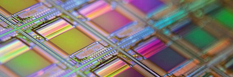 Neue Rekordmarke: Laut IC Insights werden 2022 etwa 427,7 Milliarden Chip-Einheiten weltweit ausgeliefert werden. Das Wachstum des Chipmarktes kehrt damit wieder etwa auf sein normales Niveau von 9 Prozent im Verlgeich zum Vorjahr zurück.