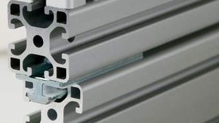 Der Gleitschlitten der Gleitschlittenführung ist mit Einsätzen aus Spezialkunststoff versehen, die auch unter ungünstigen Umwelteinflüssen optimale Gleiteigenschaften garantieren, so Item Industrietechnik. Bild: Item Industrietechnik (Archiv: Vogel Business Media)