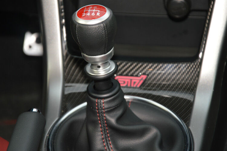 Neben dem Sechs-Gang-Schaltgetriebe ist der WRX STI – typische für Subaru – mit einem Allradantrieb ausgestattet. (Foto: Achter)