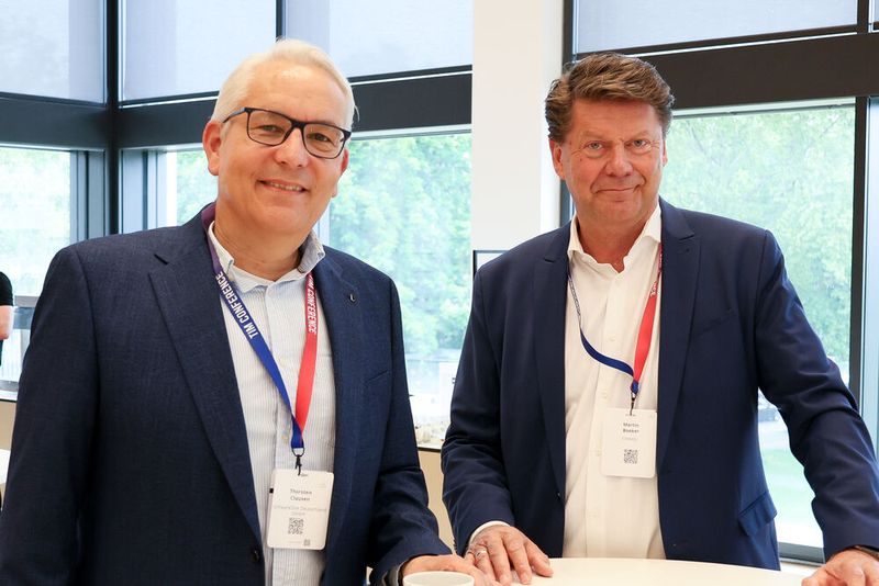 Thorsten Clausen (l., SoftwareOne) und Martin Boeker (Cohesity) (Bild: TIM AG)