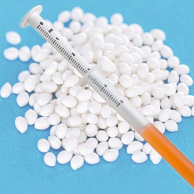 Die laut Hersteller Elm-Plastic weltweit erste aus einem Bio-Kunststoff hergestellte, kommerziell verfügbare Pipette für Pharma- und Healthcare-Anwendungen. (Bild: elm-plastic GmbH)