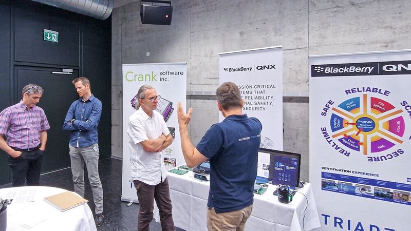 Die Embedded Computing Conference wird auch in diesem Jahr von einer Tischausstellung begleitet, wo sich die Teilnehmer über neuste Produkte, Technologien und Dienstleistungen informieren können. (Bild: SwissT.net)