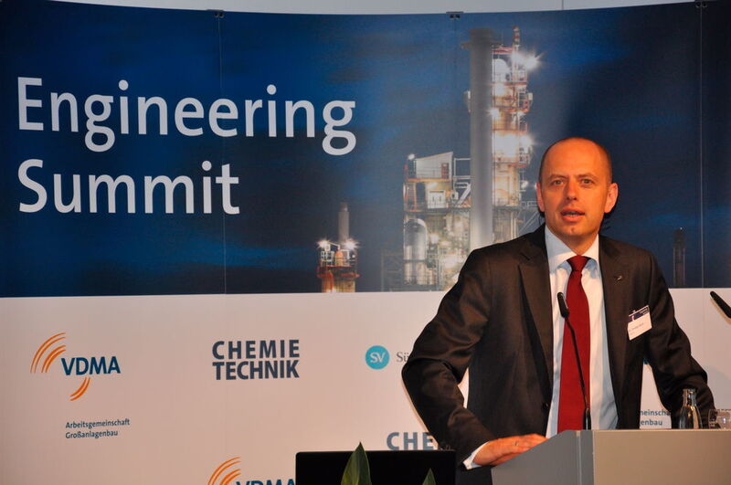 Die erfahrenen Mitarbeiter am Standort Deutschland mit ihren hohen Bewertungs- und Eingriffskompetenzen sind für Dr. Christian Bruch von Linde der Markenkern des deutschen Großanlagenbaus und ein wesentliches Unterscheidungsmerkmal gegenüber dem Wettbewerb, etwa aus Asien. (Hüthig GmbH)