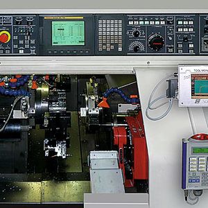 Bild 1: Nahezu alle CNC-Maschinen sind mit Datenerfassungs-
terminals ausgerüstet, damit im BDE/MDE-Modul Pro-Vis immer 
online der aktuelle Fertigungsstand der Aufträge abrufbar ist. 