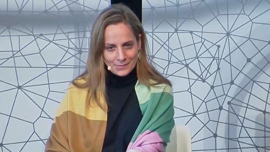 Stellantis-Managerin Maria Grazia Davino sieht für Lancia eine Nische in Europa.(Bild:  Screenshot / Video IfA)