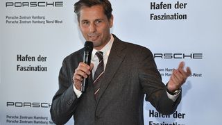 Porsche-Deutschlandchef Klaus Zellmer hatte ein großes Investitionspaket mitgebracht. Porsche baut für 30 Millionen Euro am Standort Hamburg. (Foto: Achter)