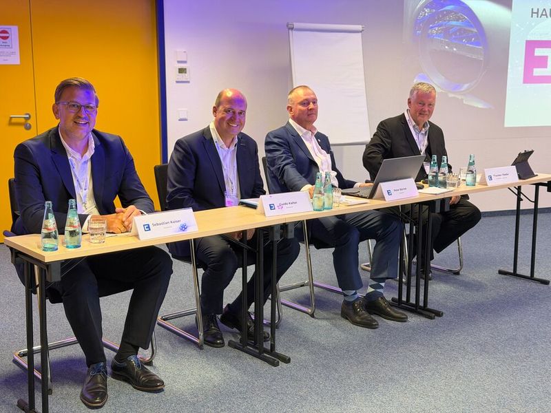 Die Eurogarant AutoService AG lud zur Hauptversammlung 2026 ins hessische Friedberg. Die Vorstände Sebastian Kaiser, Guido Kalter, Peter Börner sowie Thorsten Fiedler (von li. nach re.) konnten dabei sehr gute Zahlen für das vergangene Geschäftsjahr präsentieren.(Bild:  Otto - VCG)