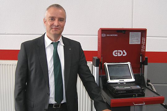 Ralf Ploenes, Direktor Aftersales, erläuterte die Notwendigkeit der Qualitätsoffensive im Service. (Foto: Grimm)