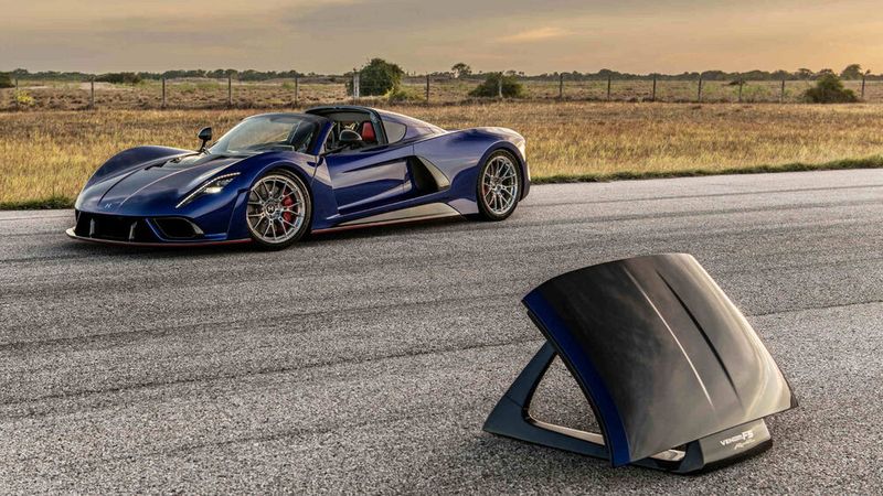 Das abnehmbare Hardtop besteht aus carbonfaserverstärktem Kunststoff. (Bild: Hennessey)